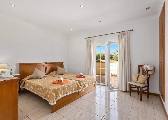 빌라 Carvalho By *