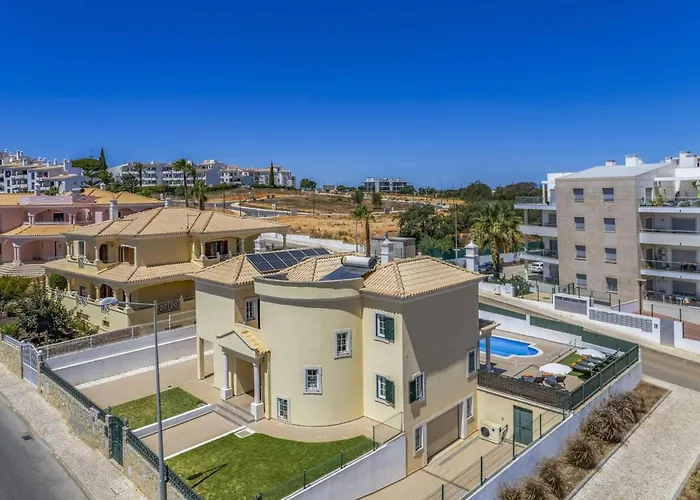 빌라 Carvalho By *